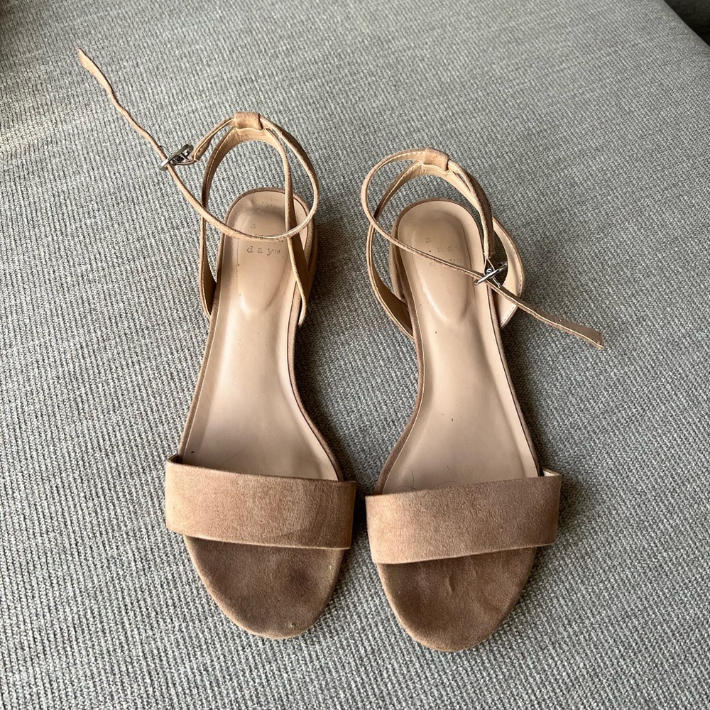 Summer Sandal with 1 in Heel